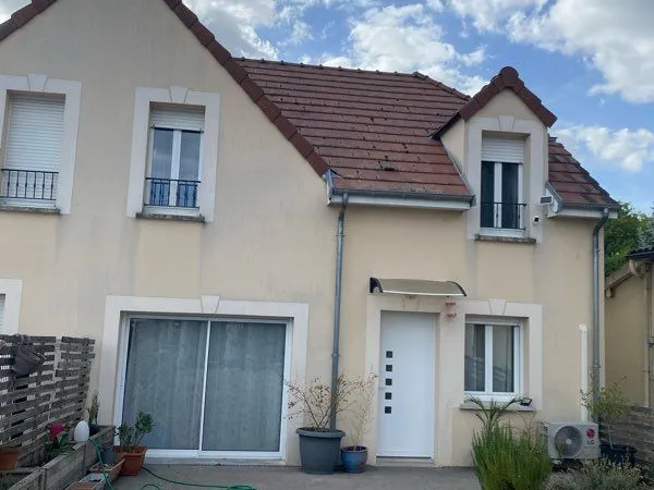 Maison mitoyenne 83 m² trois chambres plus jardin