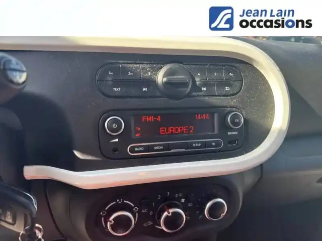 Renault Twingo iii 0.9 tce 90 energy e6c — photo 35