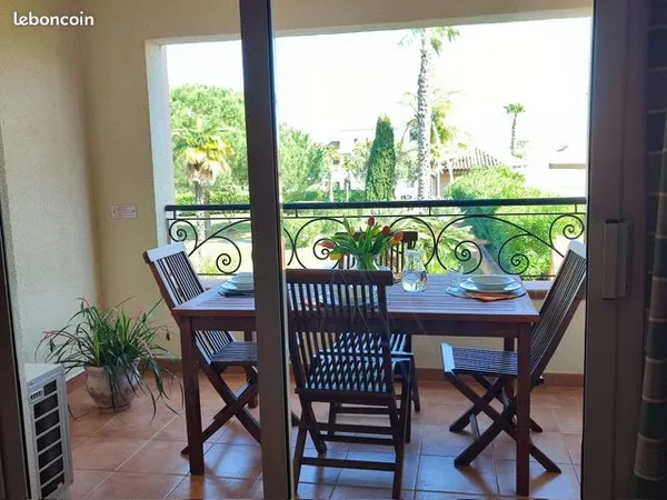 Appartement T2 dans une résidence à bord de la mer