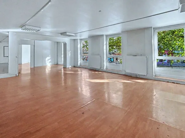 Bureaux 1 pièce 185 m²