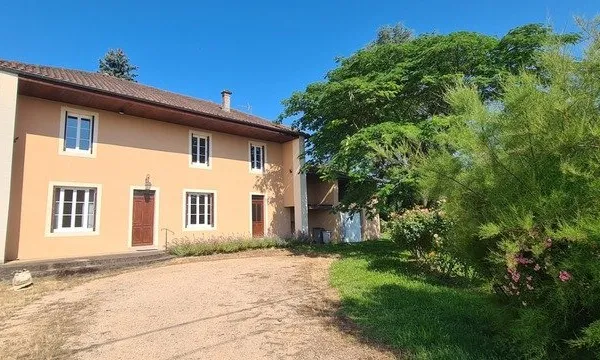 En exclusivité - Maison avec fort potentiel sur grand terrain