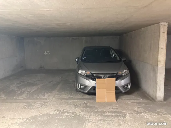 Location place parking couvert