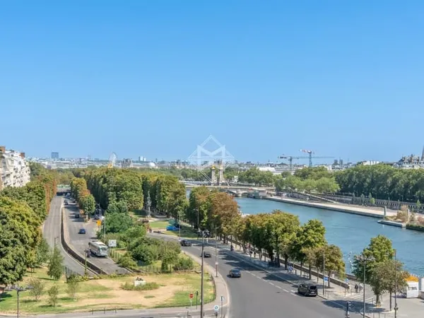 Appartement offrant une incroyable vue sur la place de l'Alma
