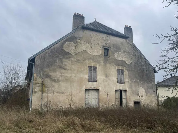 IMMEUBLE DE 3 APPARTEMENTS A RENOVER EN TOTALITE