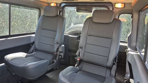 Land Rover Defender 90 2.2 TDCi 122 4WD - SE – 2012 – 134095 km – Diesel – Boîte Manuelle — photo 37