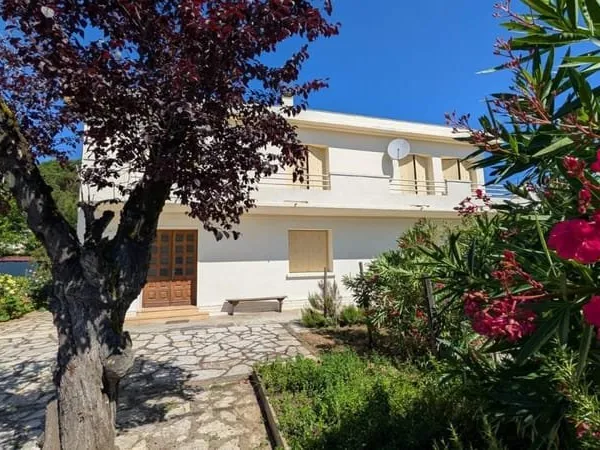 Maison comprenant 2 logements