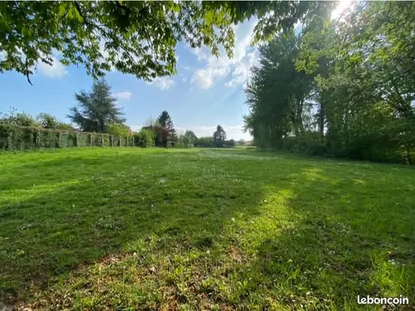 Terrain 3500m2 à louer en bordure de rivière