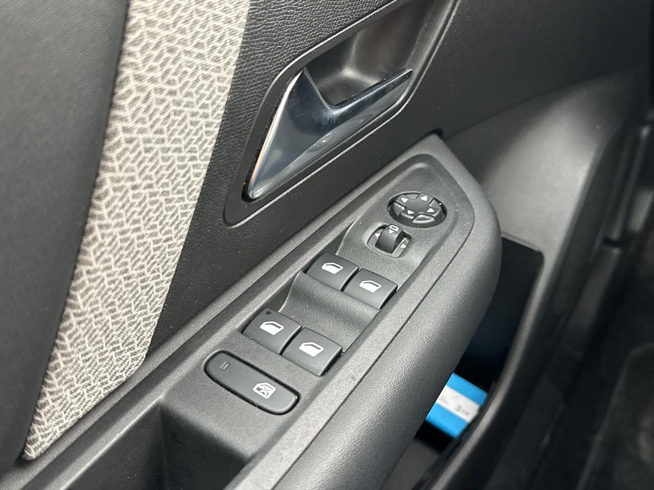 Citroën C4 puretech 130 s&s eat8 shine — photo 16
