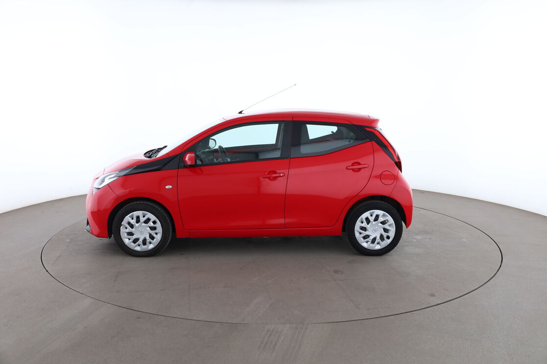 Toyota Aygo 1.0 VVT-i X-Play — photo 2