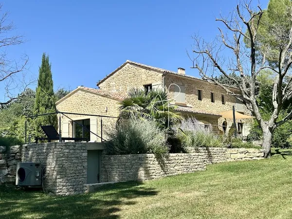 Maison 9 pièces 280 m²