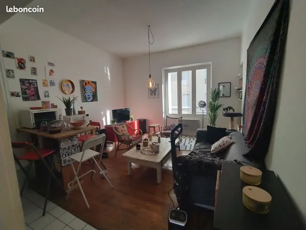 Appartement - 2 pièces - 40 m2 - rue du Drac proximité centre - Etage 1/4