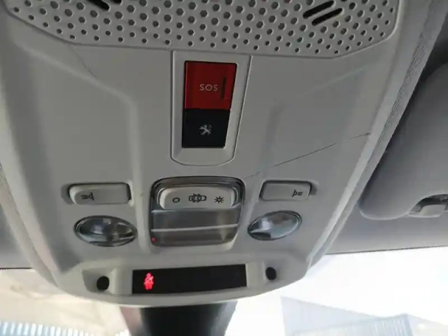 Peugeot 208 electrique 50 kwh 136ch — photo 60
