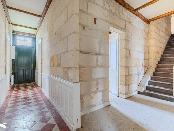 Maison en pierre de 9 pièces principales