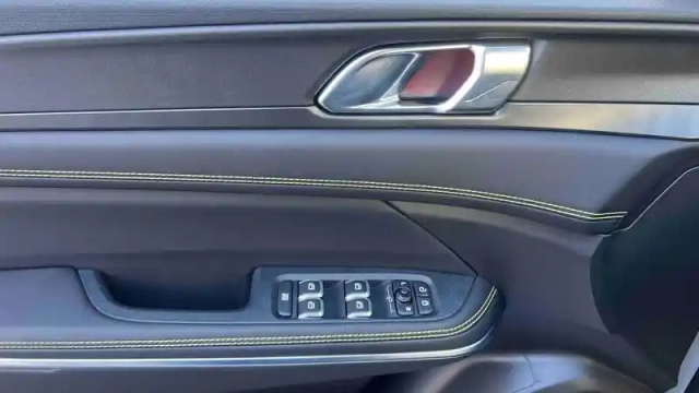 Lynk&Amp;Co 01 1.5 phev 276 ch — photo 59