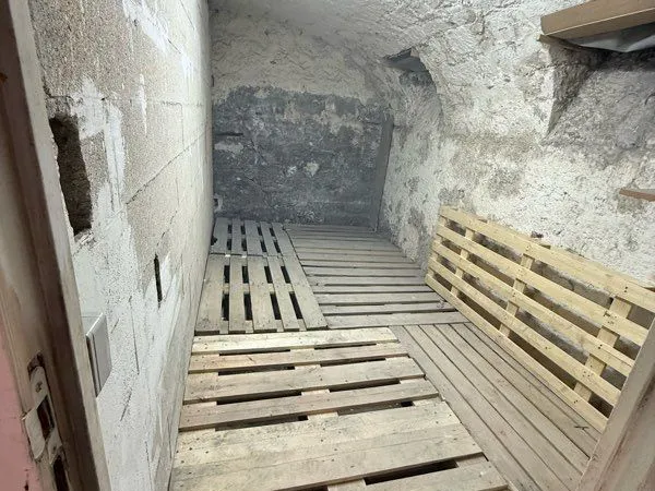 Cave saine 8m2 - Paris 17 (Rue Dautancourt)