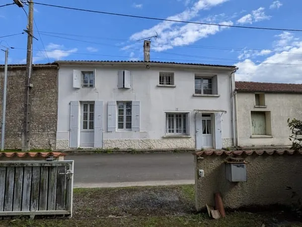 Maison à rénover située à Saint-Simon-De-Péllouaille