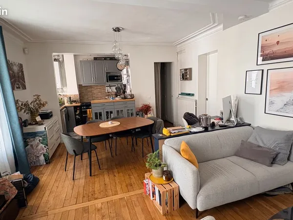 Appartement - 2 pièces - 47 m2 - étage 2/3 - Gare RER E et Bus 3 mn à pied - jardin privatif 20 m2