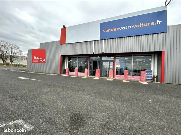 Local commercial 370 m² POITIERS