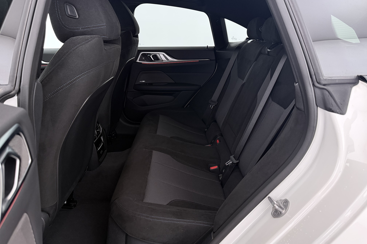 BMW I4 — photo 29