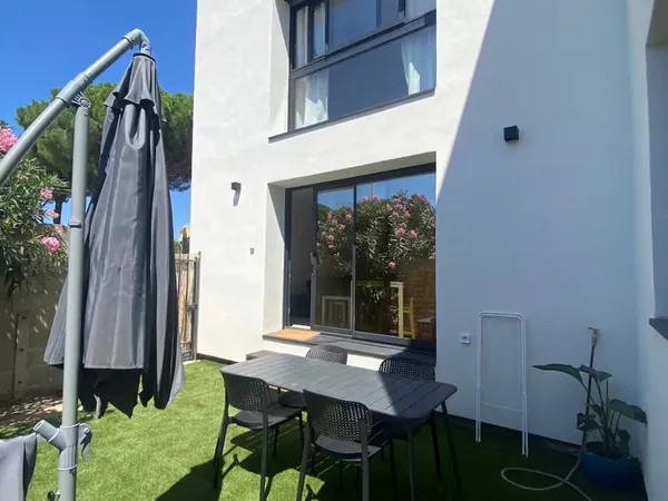 Superbe T3 / F3 meublé avec terrasse & jardin privatif - La Grande-Motte (Formule Tout Compris)