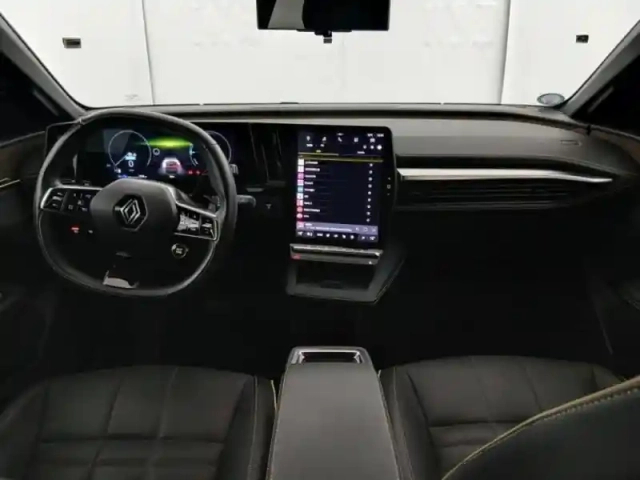 Renault Megane e-tech electric 220ch iconic autonomie confort -25 — photo 8
