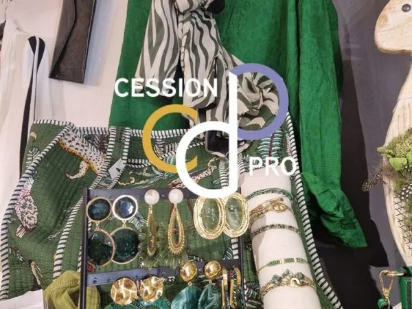 BOUTIQUE D'ACCESSOIRES DE MODE, BIJOUTERIE FANTAISIE ET MAROQUINERIE À VENDRE AU COEUR D'UZÈS.