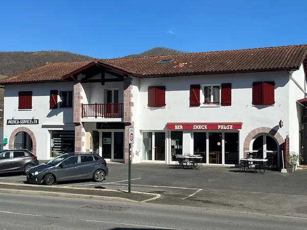 LOCALCOMMERCIAL À UHART-CIZE
