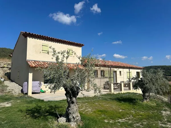 Maison contemporaine avec terrain à Montsallier