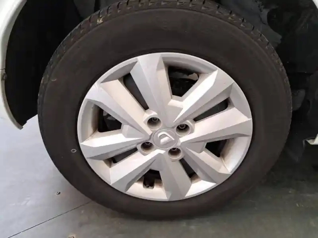 Dacia Sandero eco-g 100 - 22 — photo 14