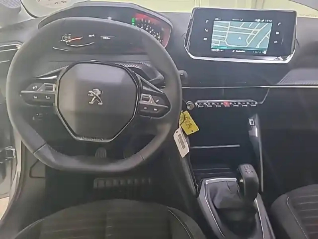 Peugeot 208 puretech 75 s&amp;s bvm5 — photo 11