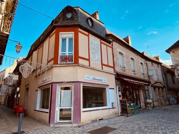Immeuble de rapport Appt T2 + Grenier + 2 caves