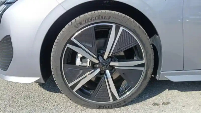 Peugeot 308 hybrid 136 e-dcs6 — photo 12