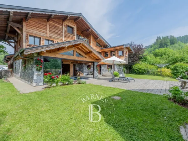 Les Gets - Chalet avec fort potentiel, face aux pistes