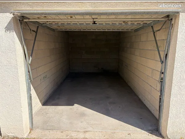 Dernier garage disponible - Parking / Stockage - 14 m²