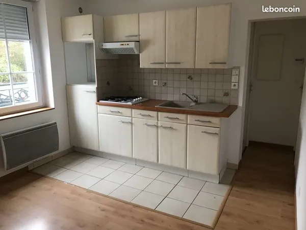 Petit T2 à louer 37260 Monts