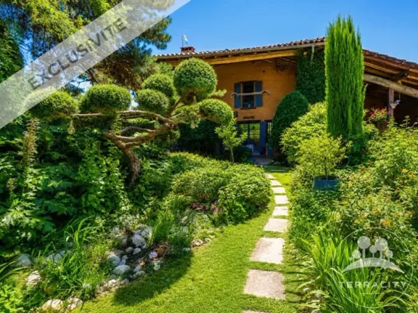 Maison 7 pièces 246 m²