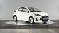 Toyota Yaris 116h Dynamic 5p MY22 — photo 3