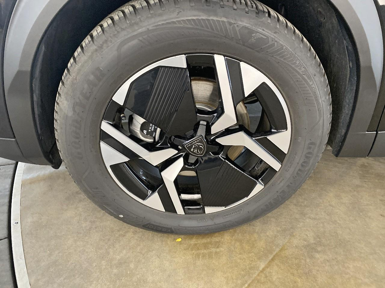 Peugeot 2008 hybrid 145 e-dcs6 gt — photo 11