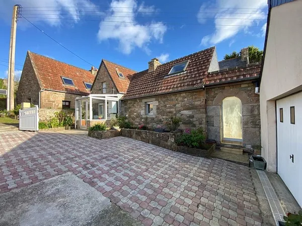Ensemble de deux maisons en pierre - Charme & potentiel - Trégastel (22730)