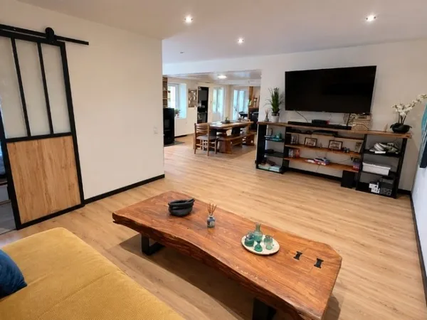 Maison familiale rénovée de 120 m² - 5 chambres - piscine