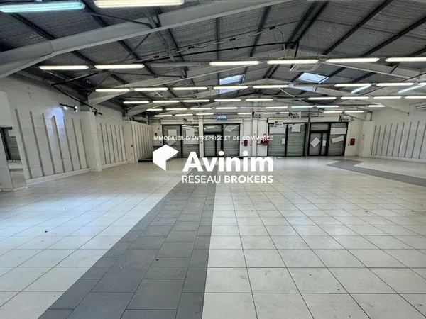 Local commercial 700 m² Baie-Mahault