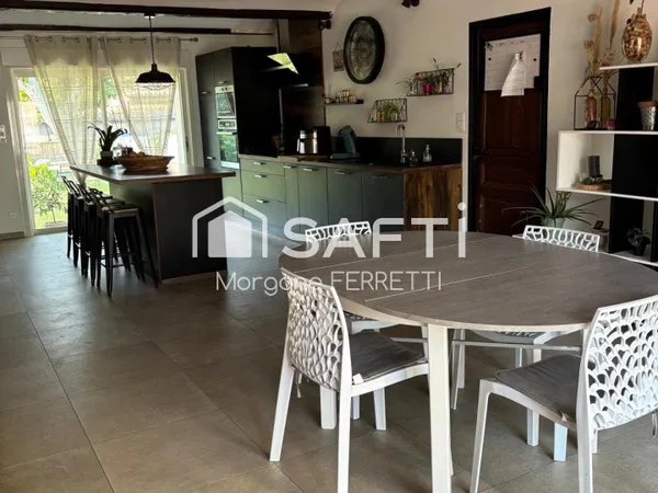 MAISON 260 M² AVEC PISCINE GARAGE ET DÉPENDANCES