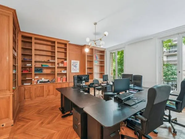 Bureaux 213 m²
