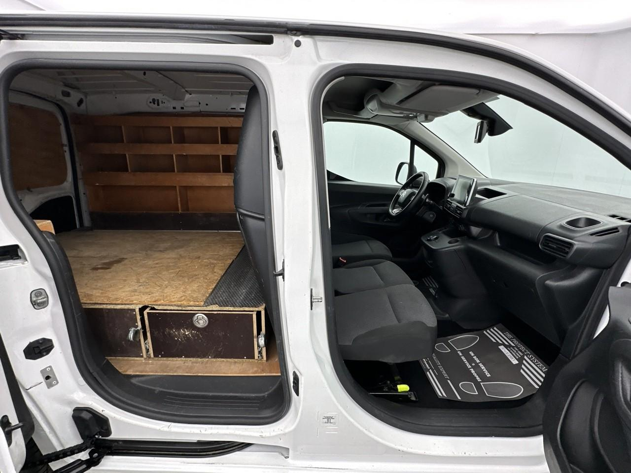 Citroën Berlingo van m 650 bluehdi 130 s&s eat8 driver — photo 12