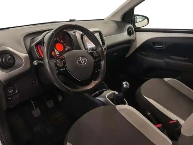 Toyota Aygo 1.0 vvt-i x-wave 3 — photo 9
