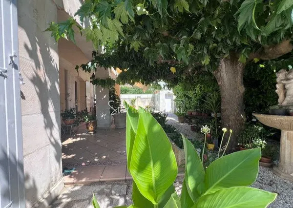 SITUE AU CALME A DEUX PAS DU CENTRE DE ST REMY DE PROVENCE