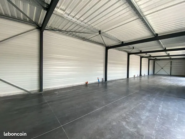 Local commercial 272 m² FERRIERES
