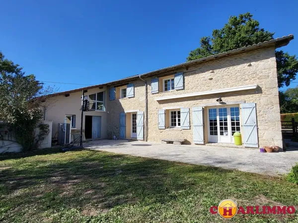Grange rénovée 4 chambres beau terrain