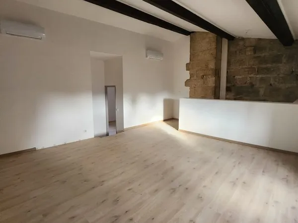 Montagnac, centre ville, appartement triplex avec terrasse..