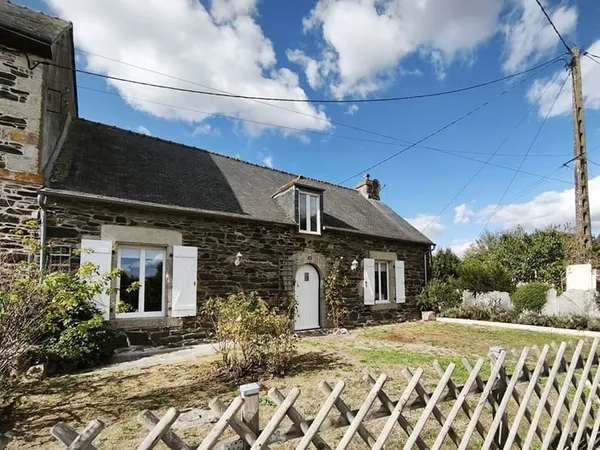 MORBIHAN, Clégueréc, Maison mitoyenne, 2 chambres, jardin, parking